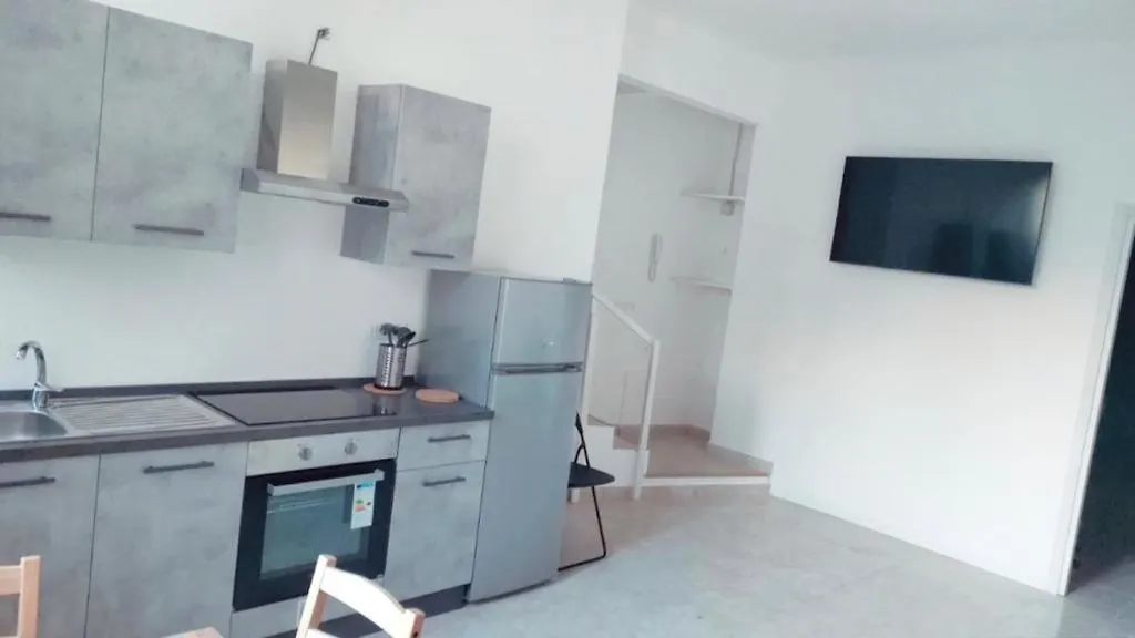 Milan New Apartment Near To De Metro Italy
